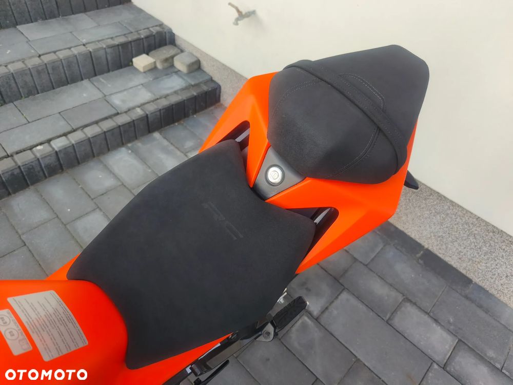 KTM RC 125 - 24