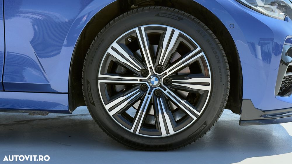 BMW Seria 3 330i xDrive AT - 12
