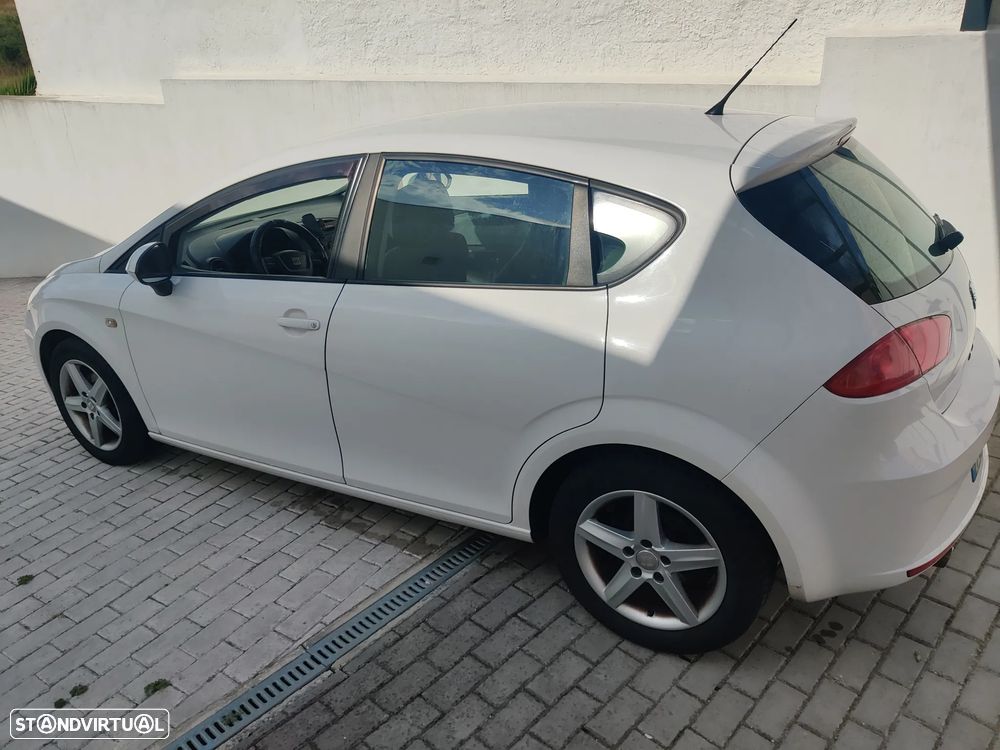 SEAT Leon 1.6 TDI DPF Ecomotive Sport - 4
