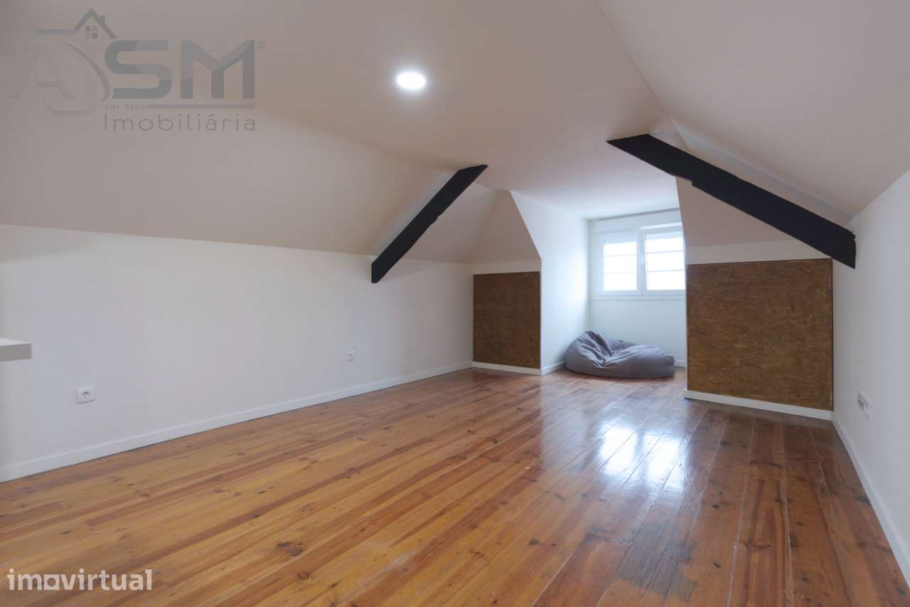Apartamento T1 com suíte em aproveitamento de sótão em Bombarral - Grande imagem: 2/14