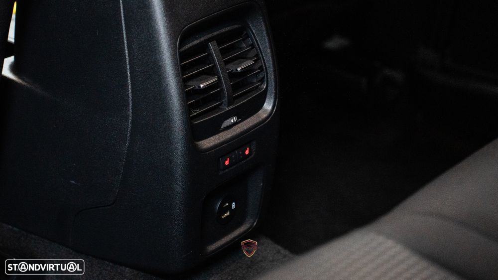 Ford Kuga 1.5 EcoBoost ST-LINE - 46