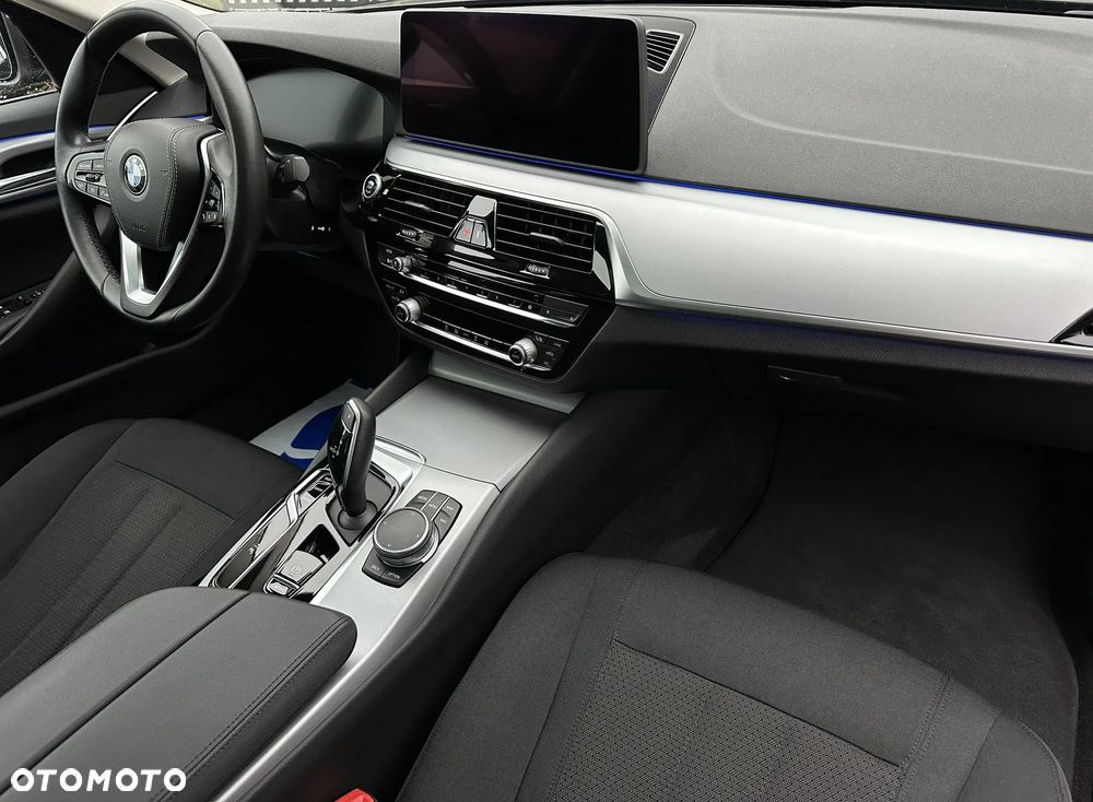 BMW Seria 5 520d xDrive - 24