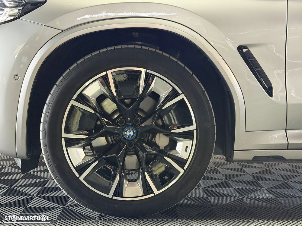 BMW iX3 M Sport Impressive - 4