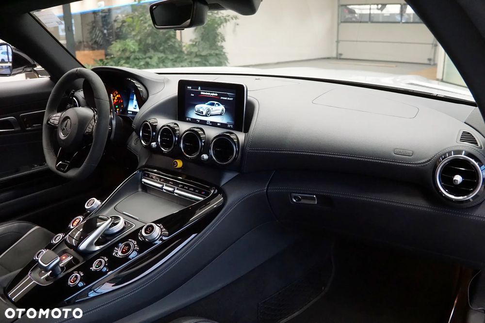Mercedes-Benz AMG GT R - 34