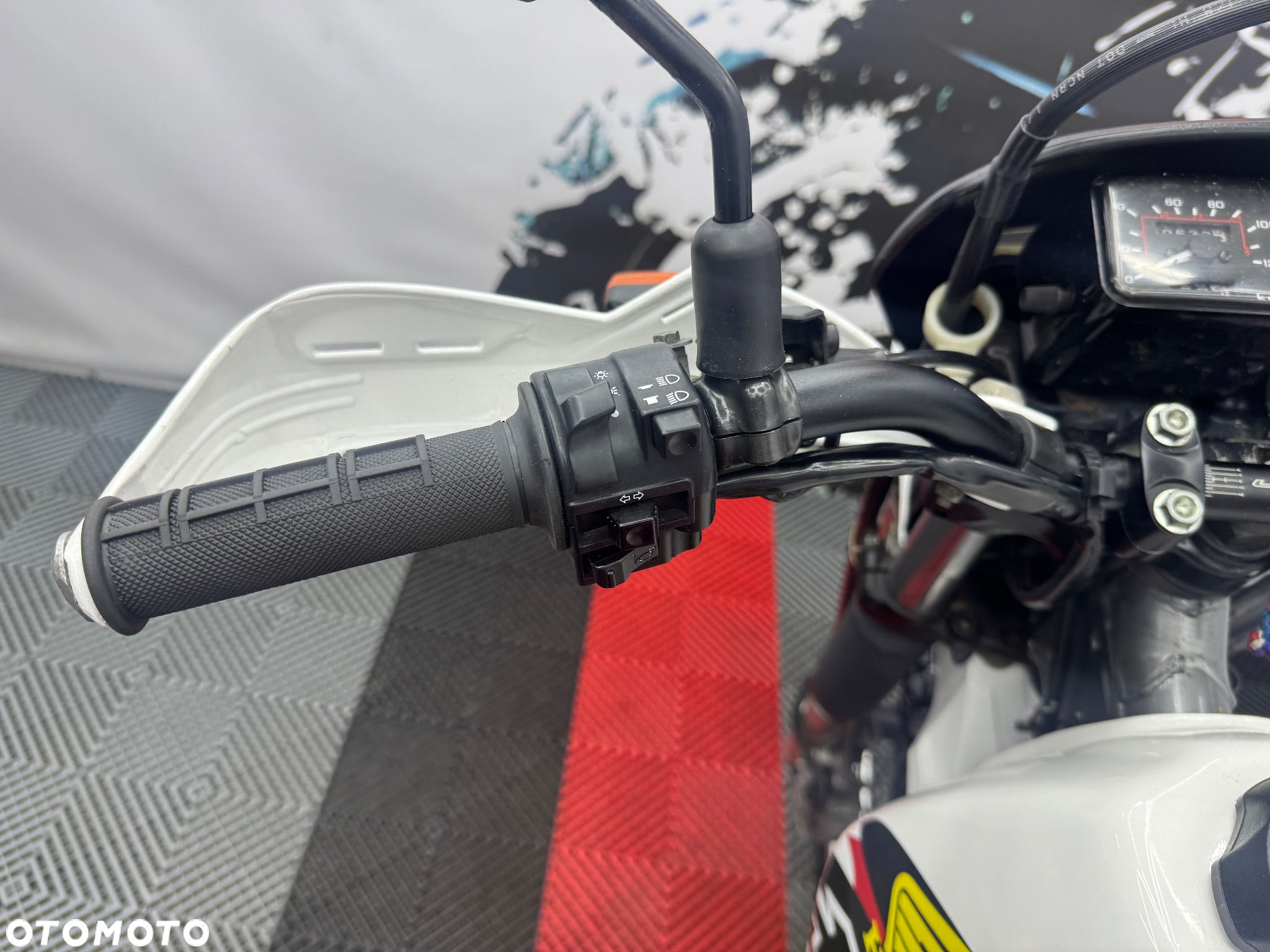 Honda XLR - 24