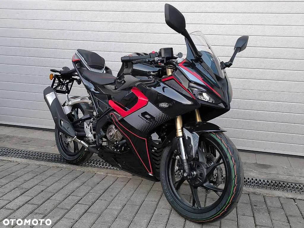 QJMOTOR SRK 125R - 20