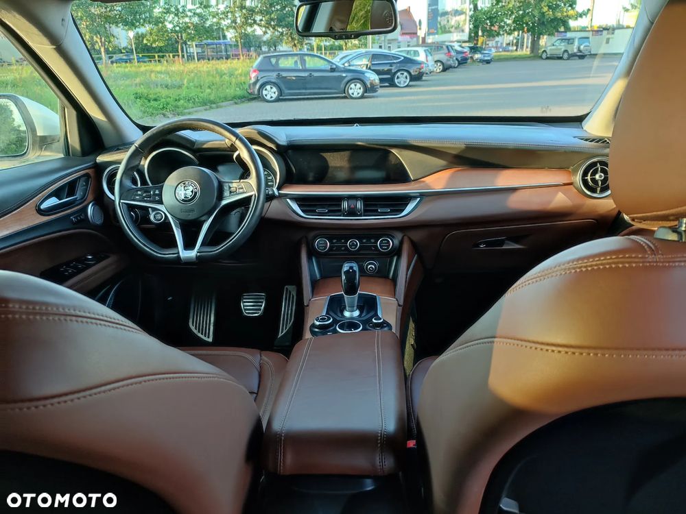 Alfa Romeo Stelvio 2.0 Turbo 16V AT8-Q4 Executive - 9