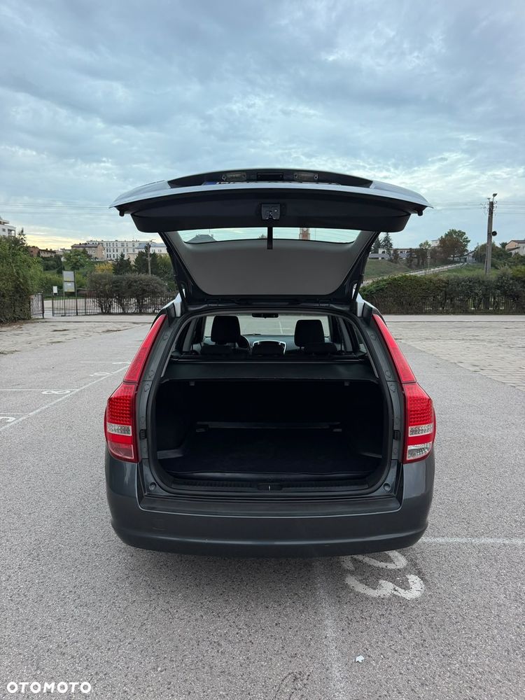 Kia Ceed 2010 photo 4