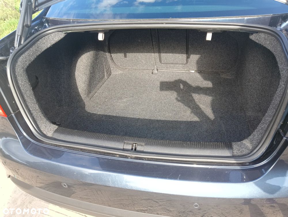 Volkswagen Jetta 1.9 TDI United - 16