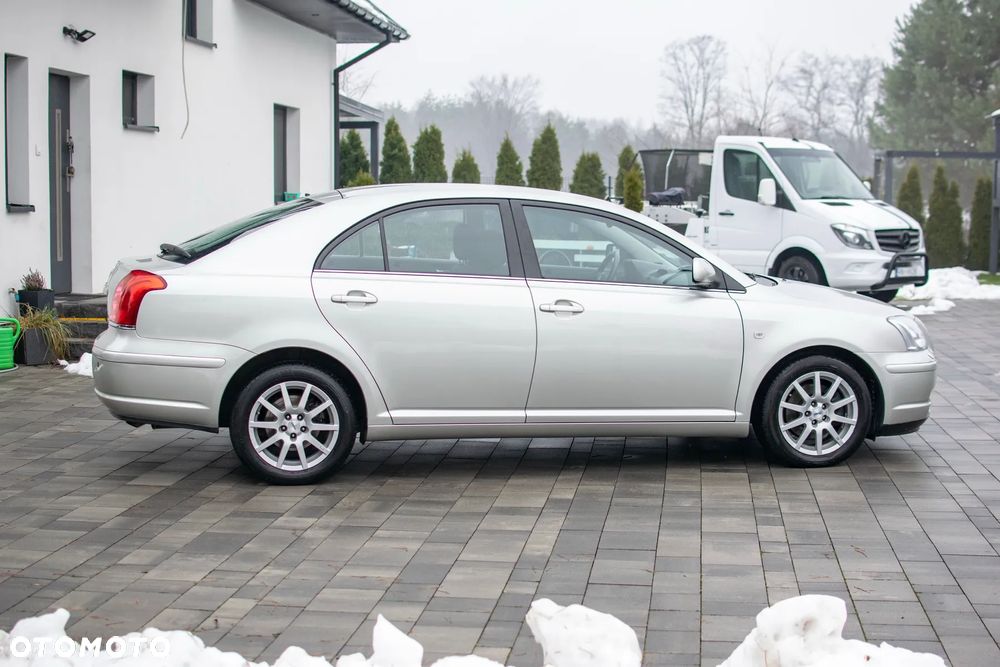 Toyota Avensis - 15