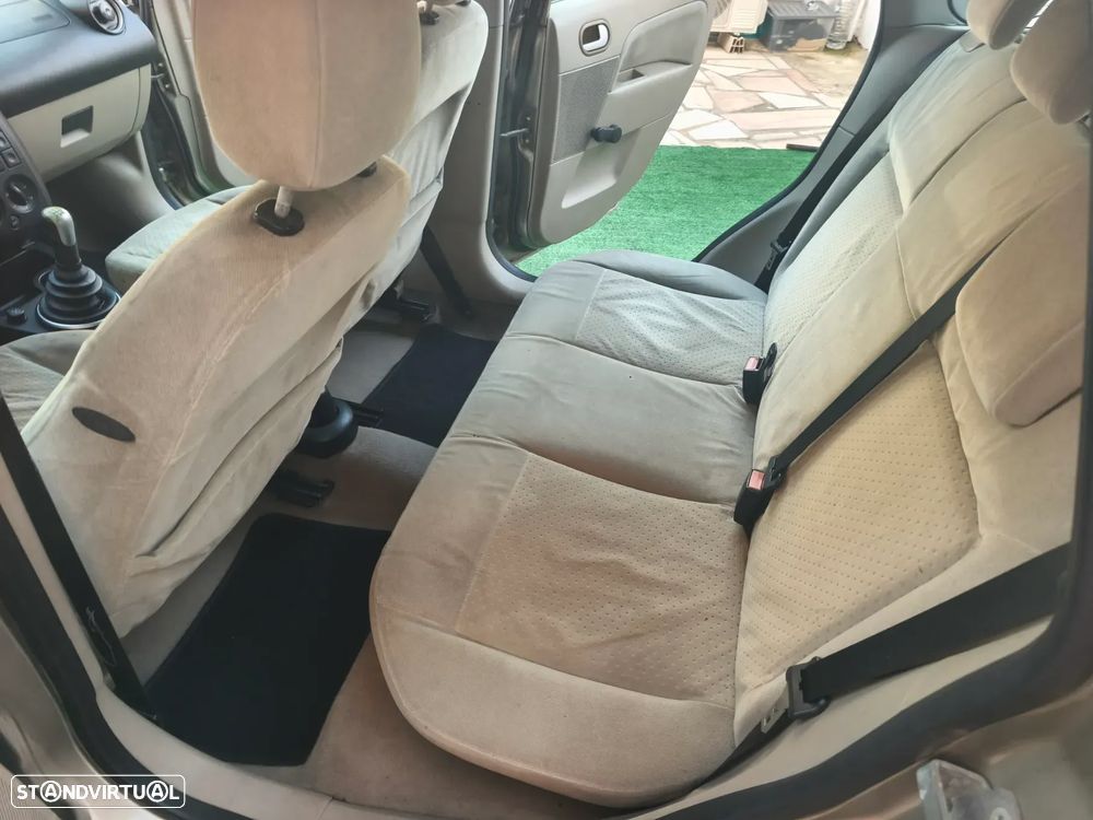 Ford Fiesta 1.4 Ghia - 13