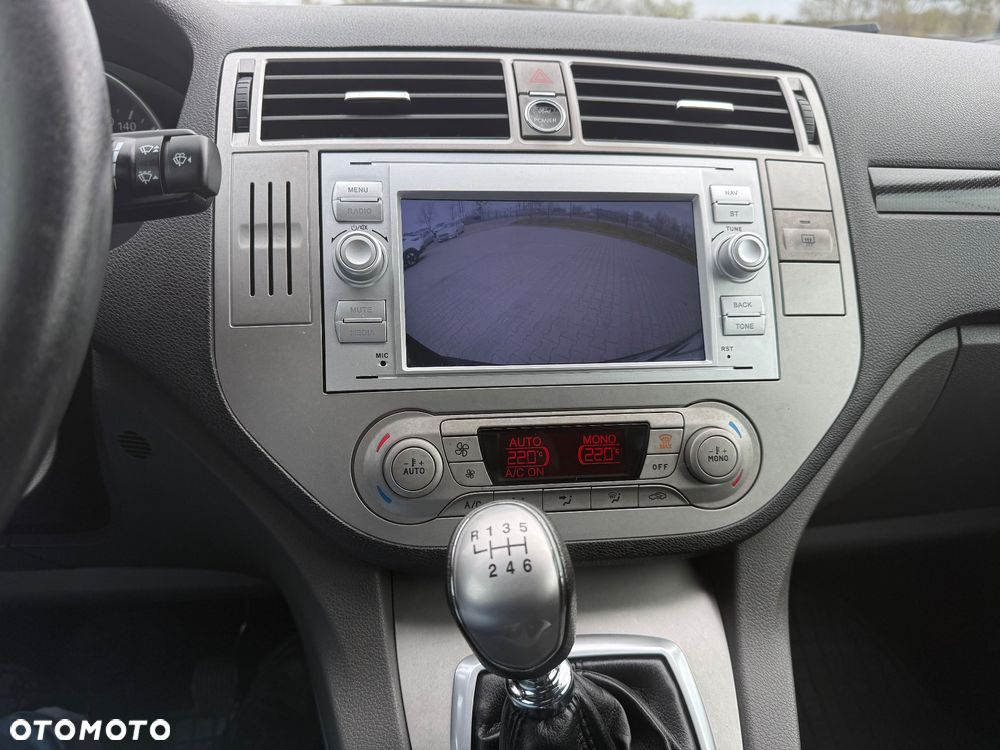 Ford Kuga 2.0 TDCi 2x4 Titanium - 24