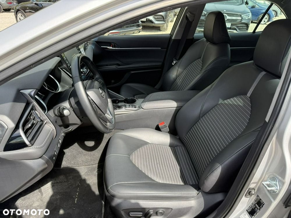 Toyota Camry - 17