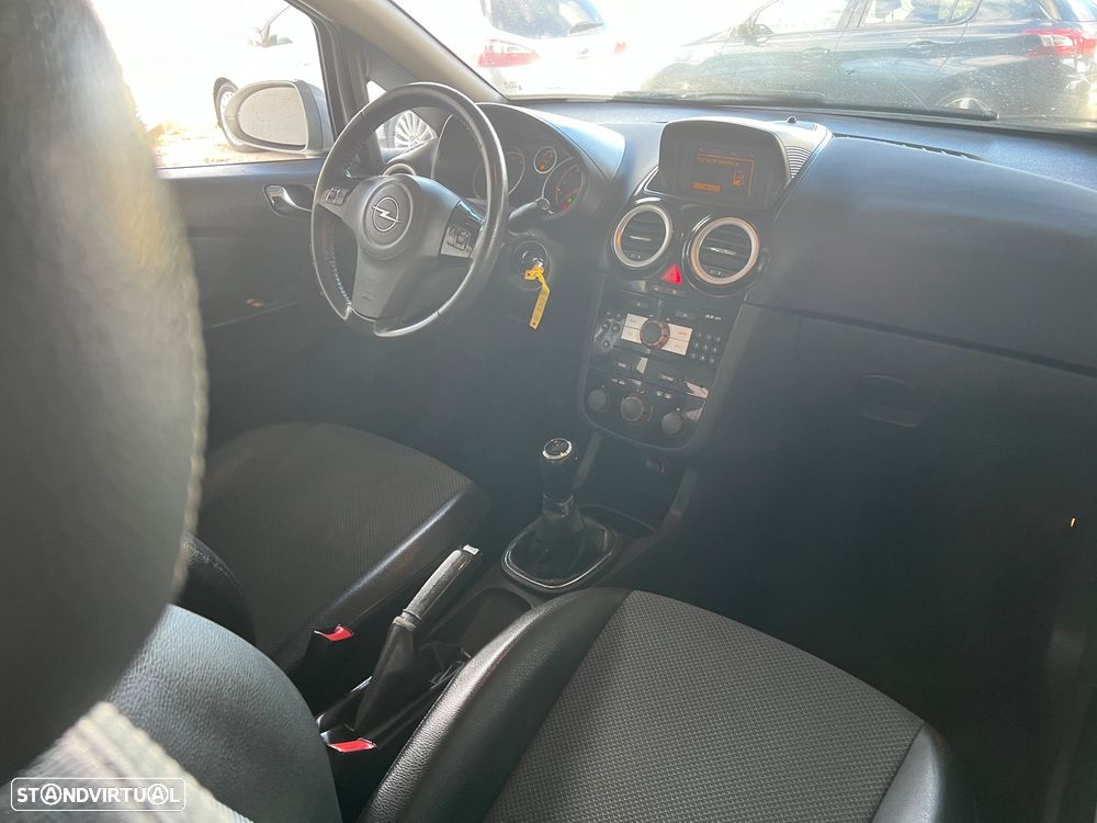 Opel Corsa 1.2 Cosmo - 24