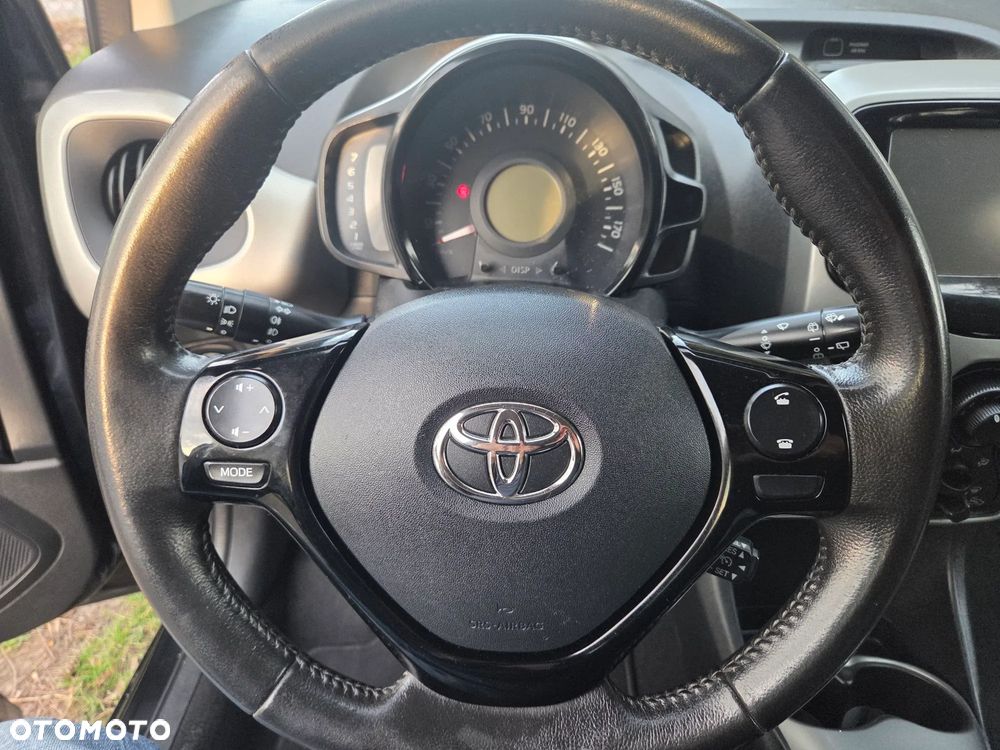 Toyota Aygo x-play touch - 24