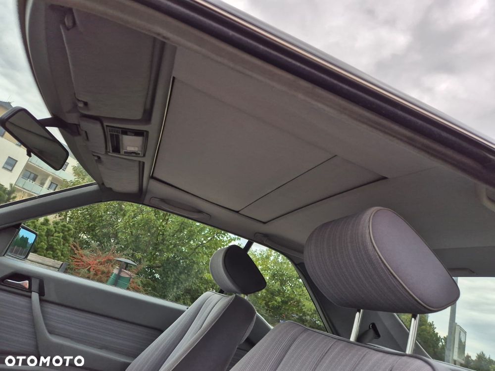 Mercedes-Benz W124 (1984-1993) - 23