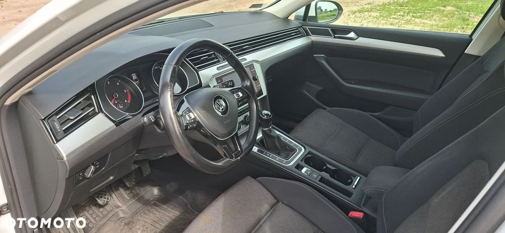 Volkswagen Passat 2.0 TDI SCR Comfortline - 6