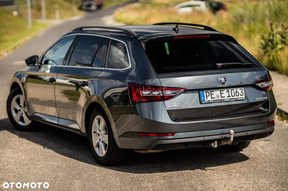 Skoda Superb 2.0 TDI DSG Ambition - 9