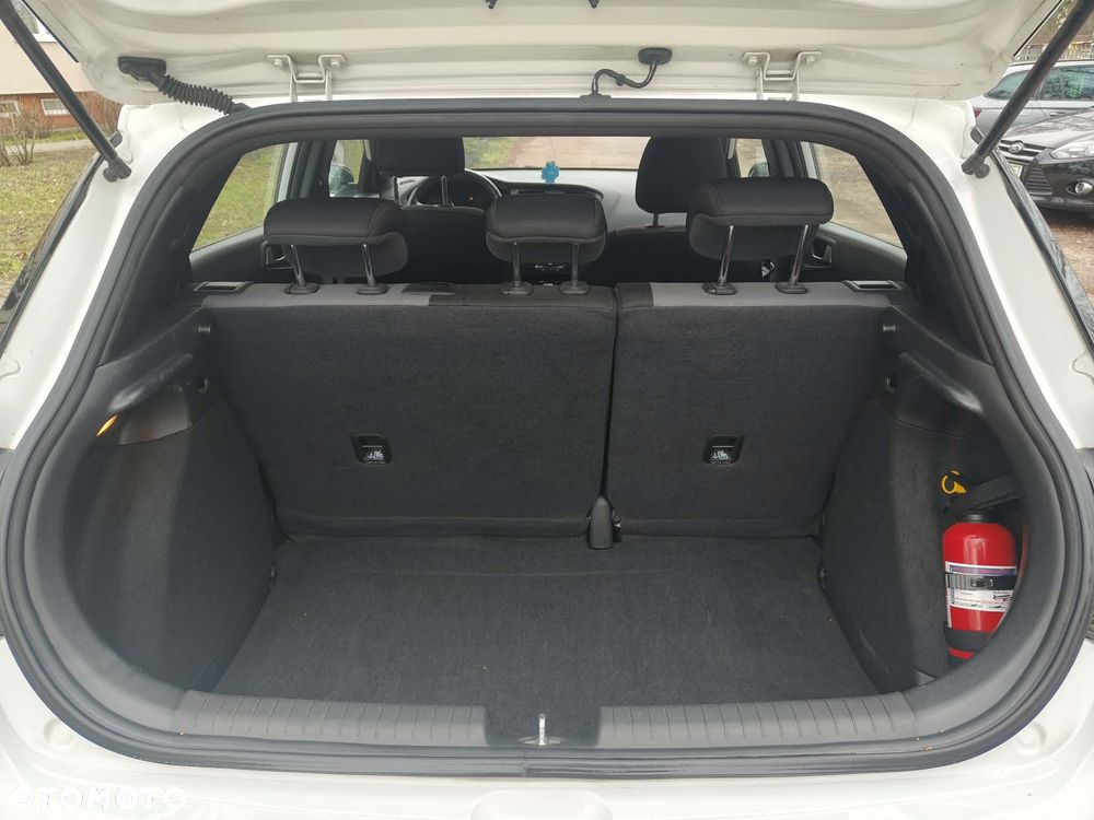 Hyundai i20 1.2 GO - 12