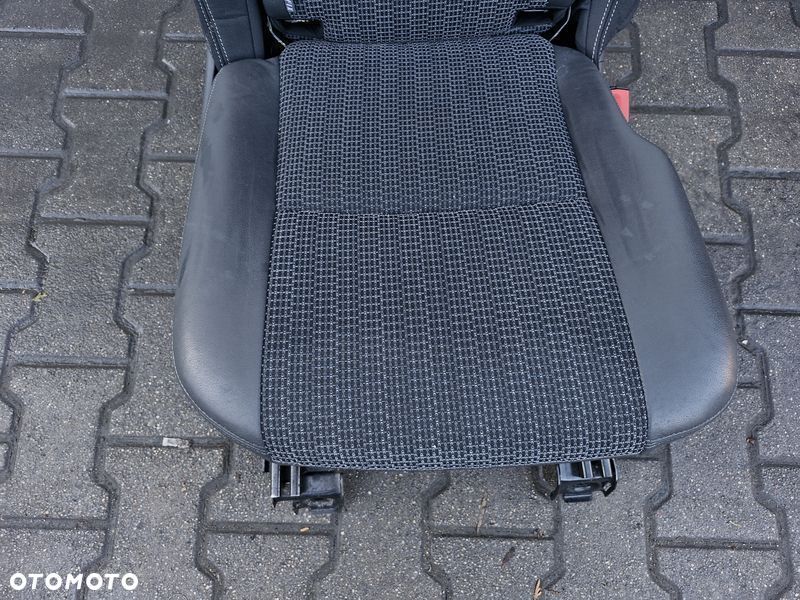 toyota verso i 1 lift fotel 2 rząd prawy tył półskóra - 2