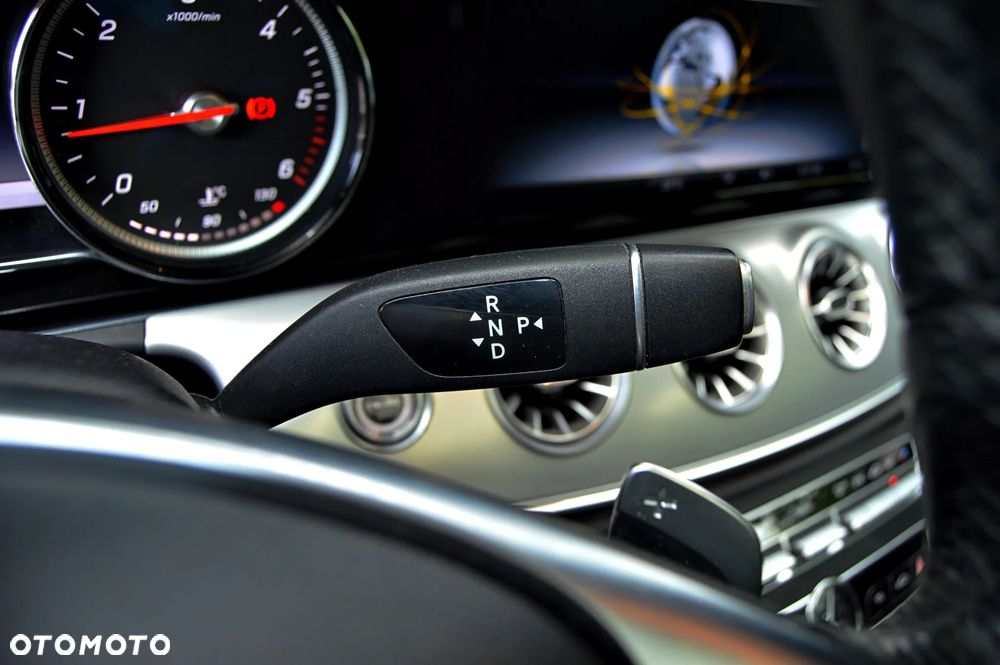 Mercedes-Benz Klasa E 220 d 4-Matic 9G-TRONIC - 28