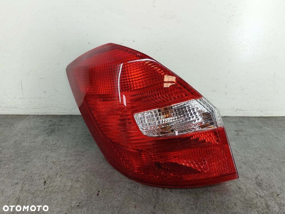 LAMPA TYLNA LEWA SKODA FABIA II 11-C268 TYC HATCHBACK - 1