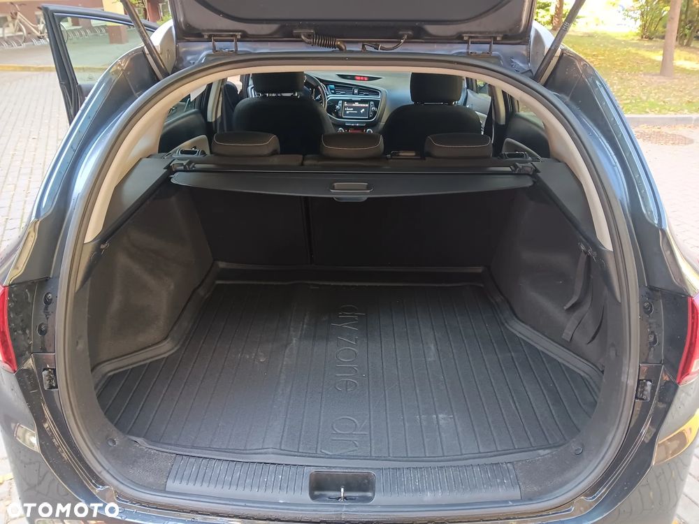 Kia Ceed - 10