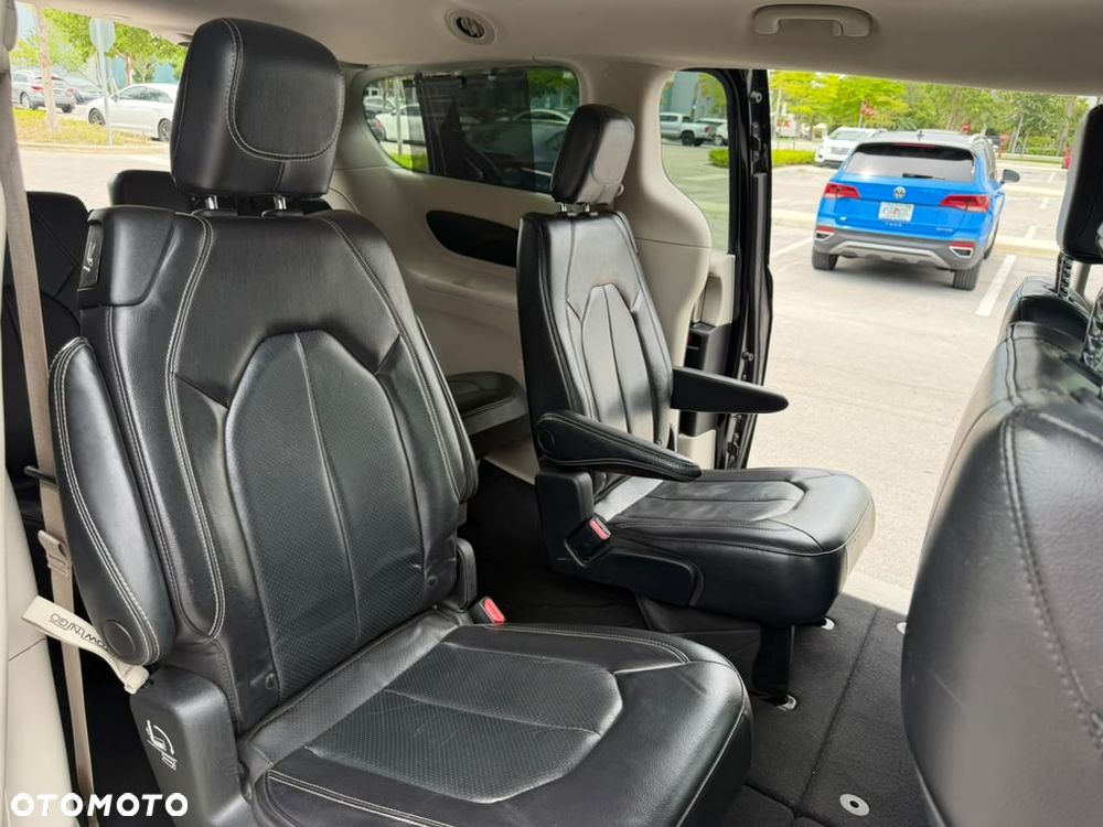 Chrysler Pacifica - 14