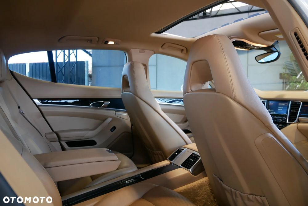 Porsche Panamera 4 - 34