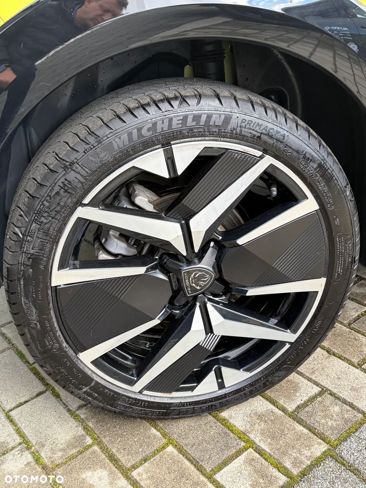 Peugeot 208 - 12