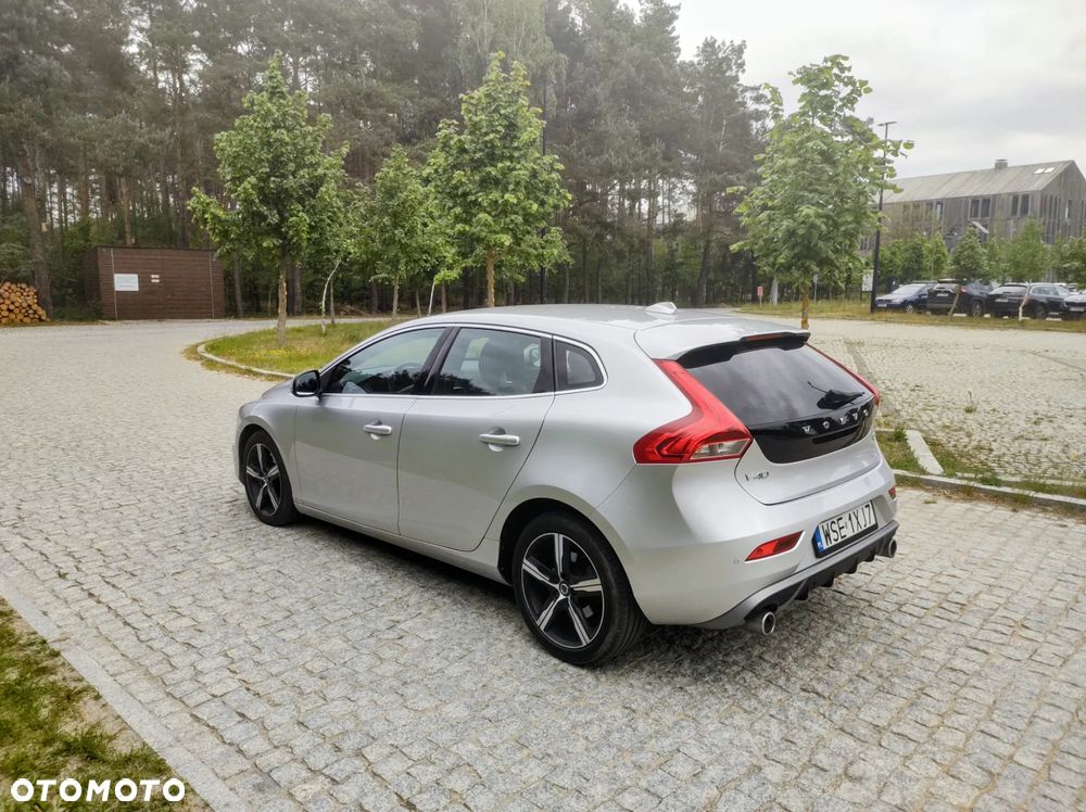Volvo V40 D2 Drive-E R-Design Momentum - 5