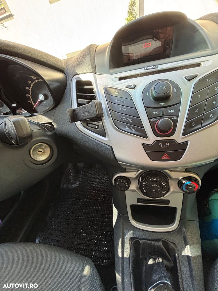 Ford Fiesta 1.25i Ambiente - 12