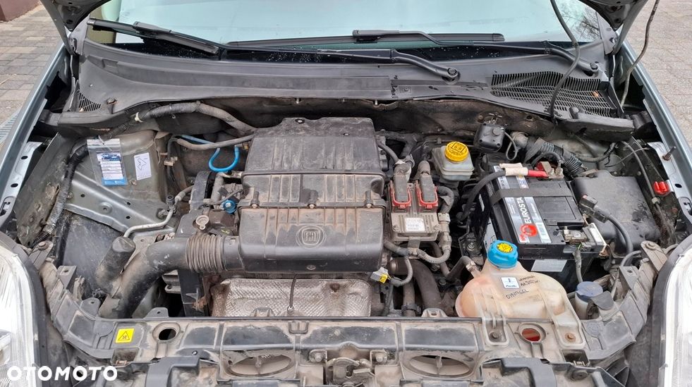 Fiat Grande Punto Actual 1.4 8V Estiva Blue&Me Euro5 - 27