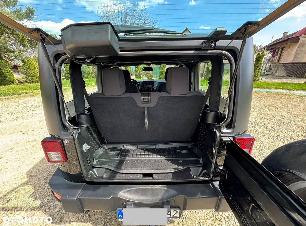 Jeep Wrangler - 12