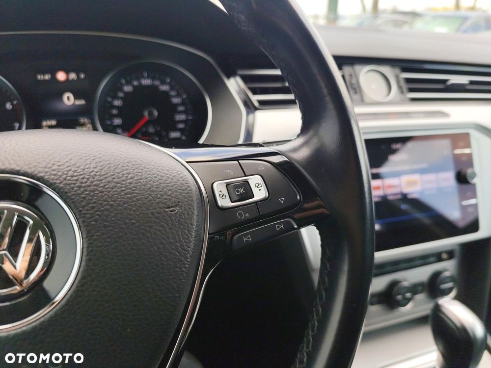 Volkswagen Passat - 21