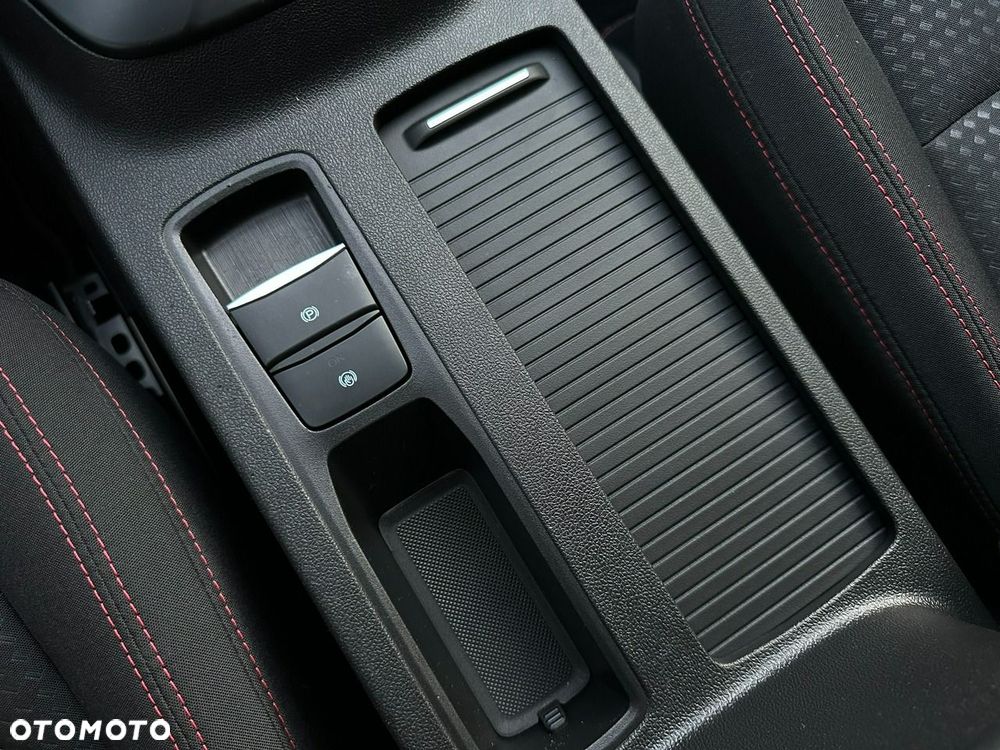 Ford Kuga - 37