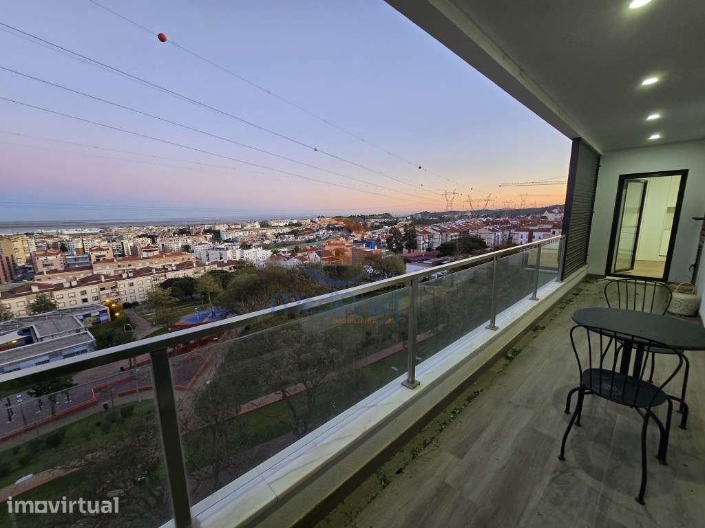 Apartamento T3 c/ Varanda Circundante de 81 m2 e 2 Parqueamentos | ... - Grande imagem: 3/52