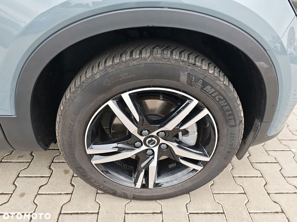 Volvo XC 40 B4 AWD Plus Dark - 19