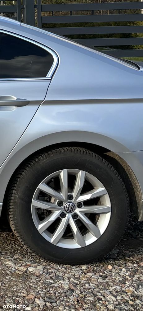 Volkswagen Passat - 11
