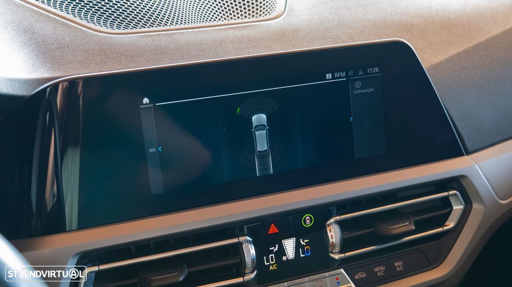 BMW 330 e Touring Corporate Edition Auto - 16