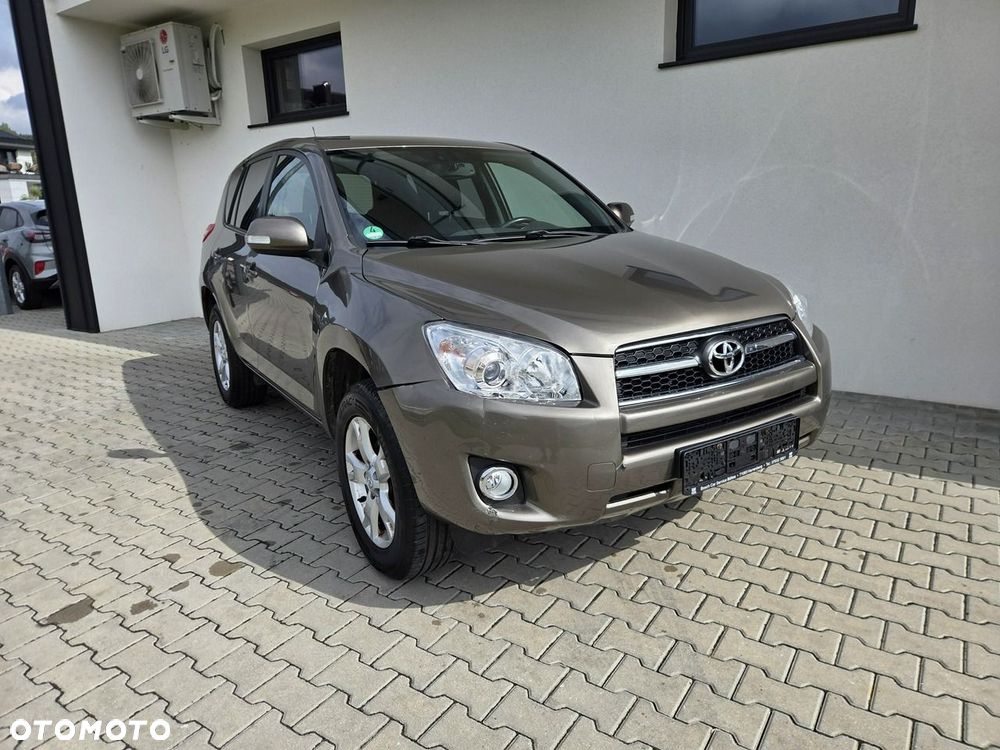 Toyota RAV4 - 1