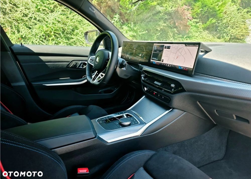 BMW Seria 3 330i xDrive M Sport - 11