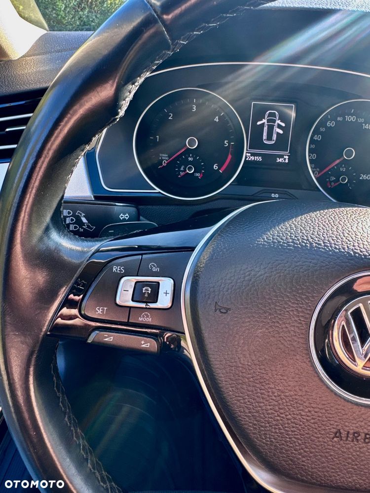 Volkswagen Passat 2.0 TDI SCR DSG Trendline - 28