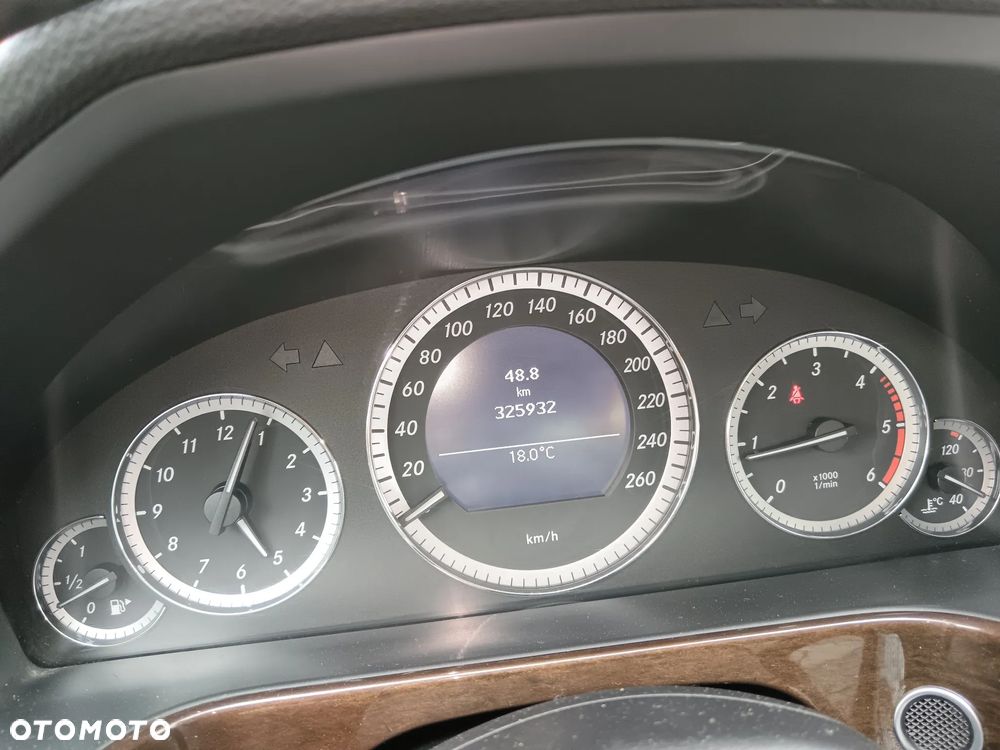 Mercedes-Benz Klasa E 220 CDI - 23