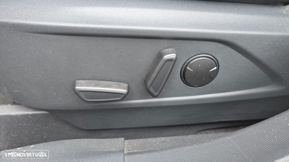 Ford Mustang Mach-E 98.7 kWh Premium AWD - 47