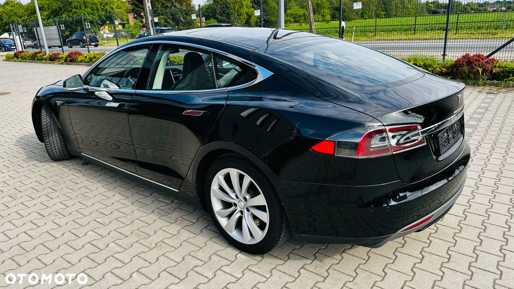 Tesla Model S - 2
