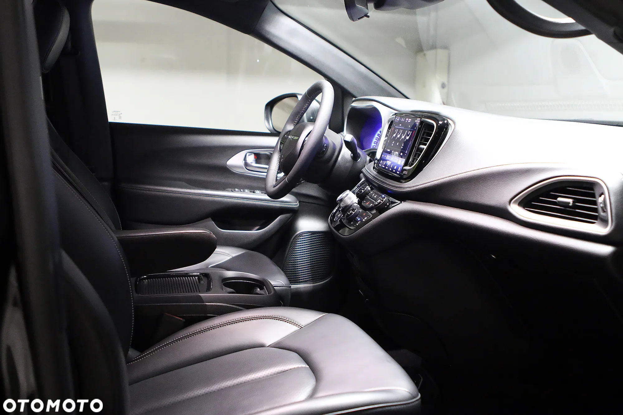 Chrysler Pacifica - 11