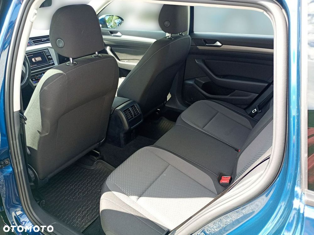 Volkswagen Passat Variant 2.0 TDI EVO Essence - 23