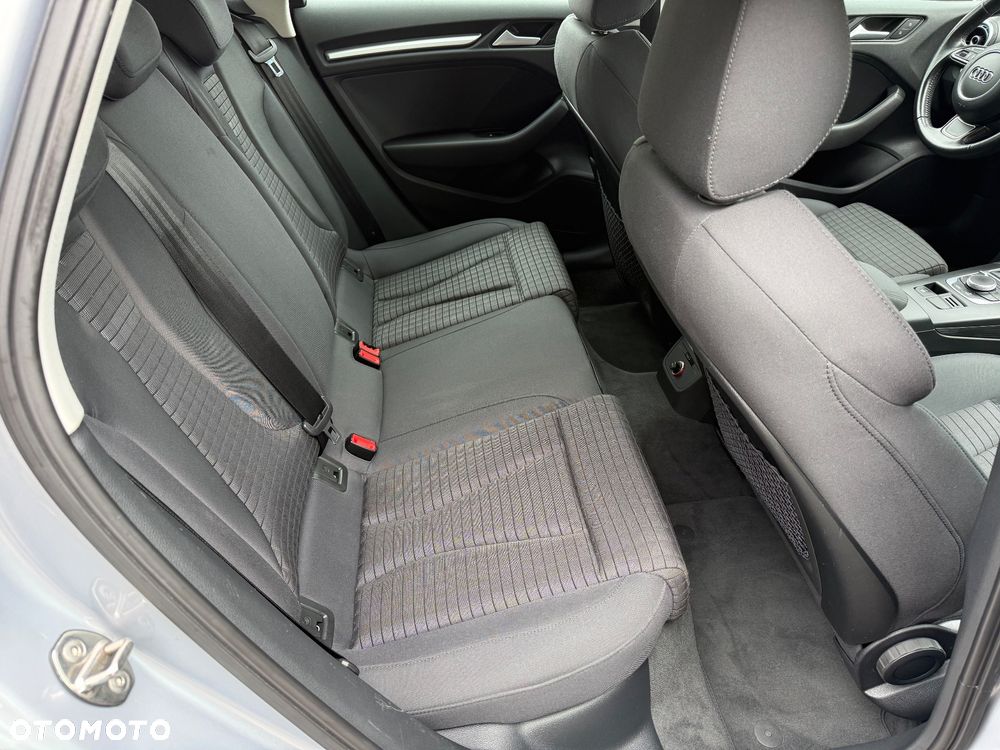 Audi A3 Sportback 2.0 TDI S line Sportpaket - 33