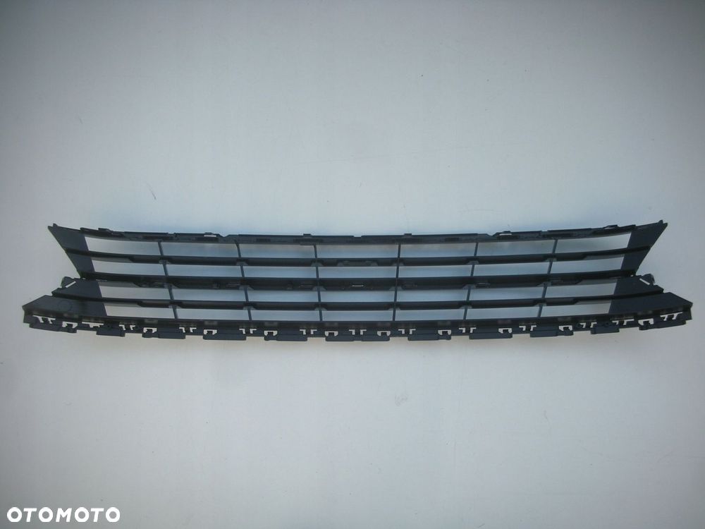 VW PASSAT B8 3G0 PRZED LIFT KRATKA ŚRODEK ZDERZAKA PRZEDNIEGO 2016- R-LINE - 2